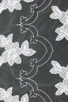 Degradé Embroidered Illusion in White0
