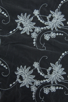 Embroidered Illusion0