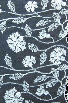 Embroidered Illusion0