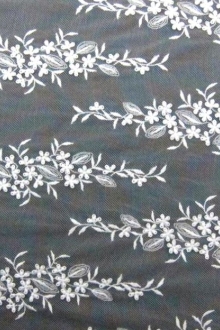 Embroidered Illusion0