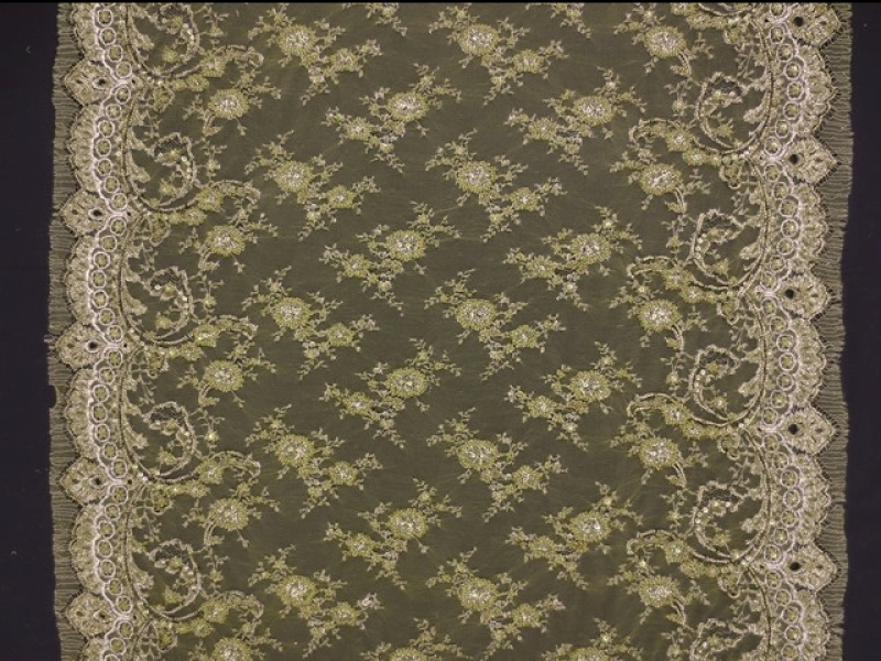 Beaded Metallic Chantilly Lace3