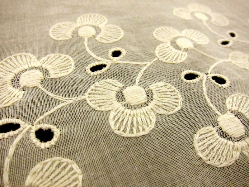 Embroidered Cotton Eyelet in Cream2