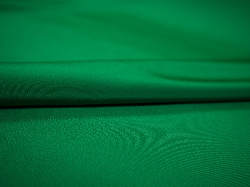 4-ply silk crepe in green - flat