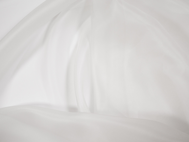 Solid organza in White bunched