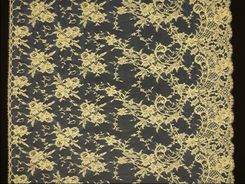 Beaded Metallic Chantilly Lace3