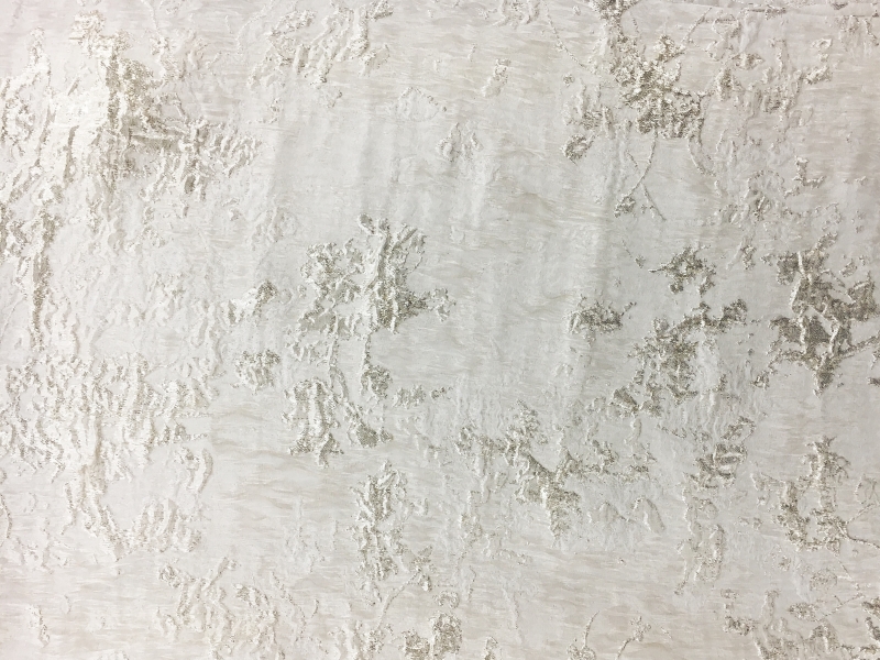 Silk Blend Abstract Metallic Cloqué0