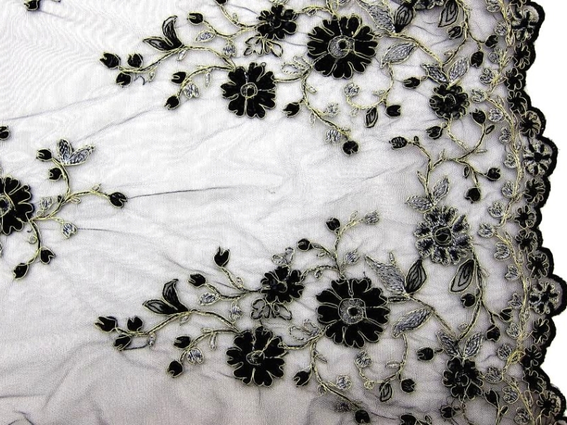 Hand-Beaded Embroidered Illusion0