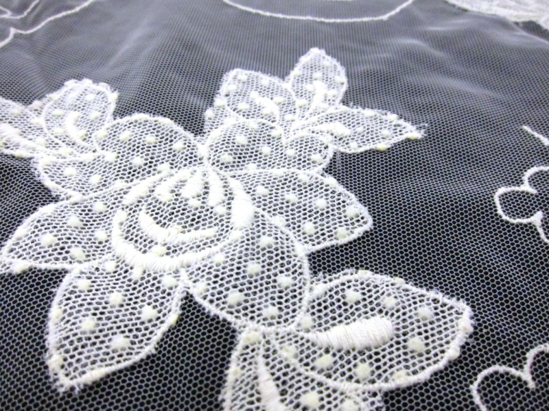 Degradé Embroidered Illusion in White3