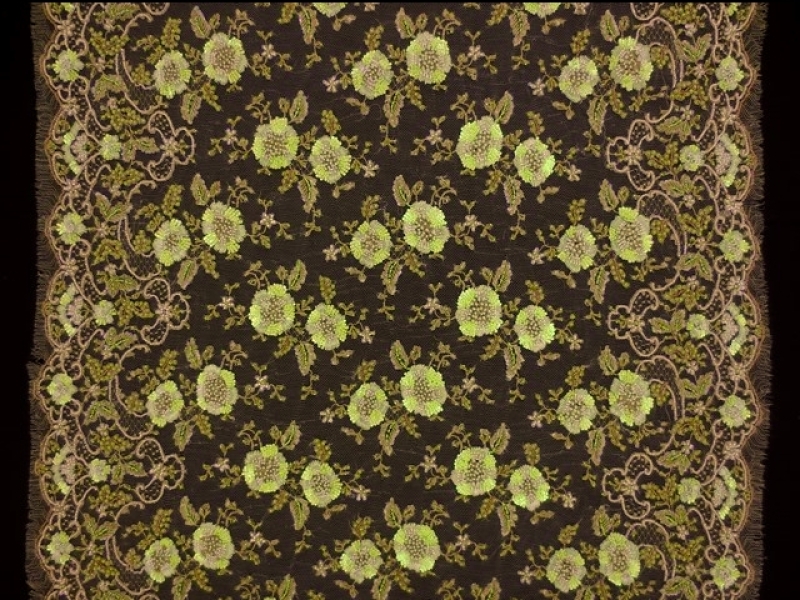 Beaded Metallic Chantilly Lace3