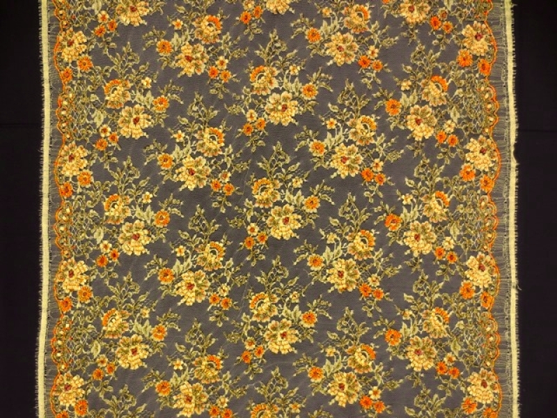 Beaded Metallic Chantilly Lace3