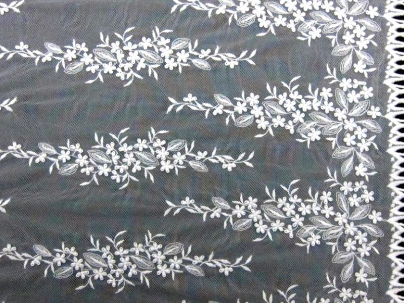 Embroidered Illusion0