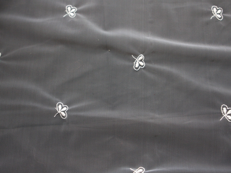 Degradé Embroidered Illusion in White2