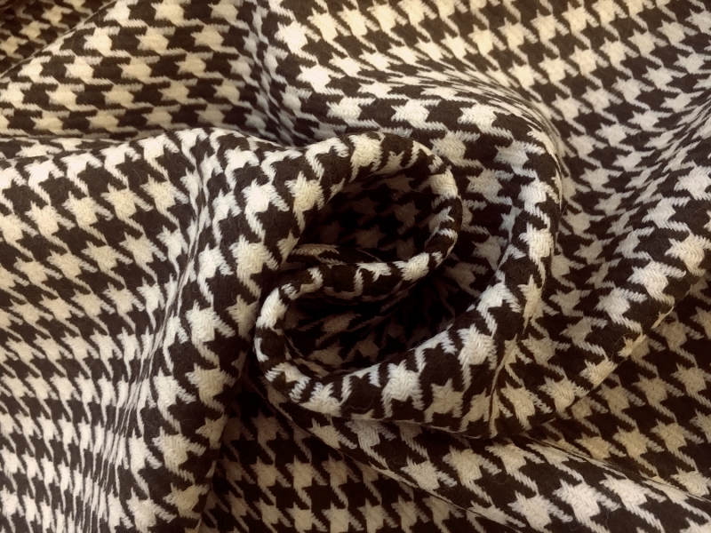 Italian Virgin Wool Houndstooth in Marrone1