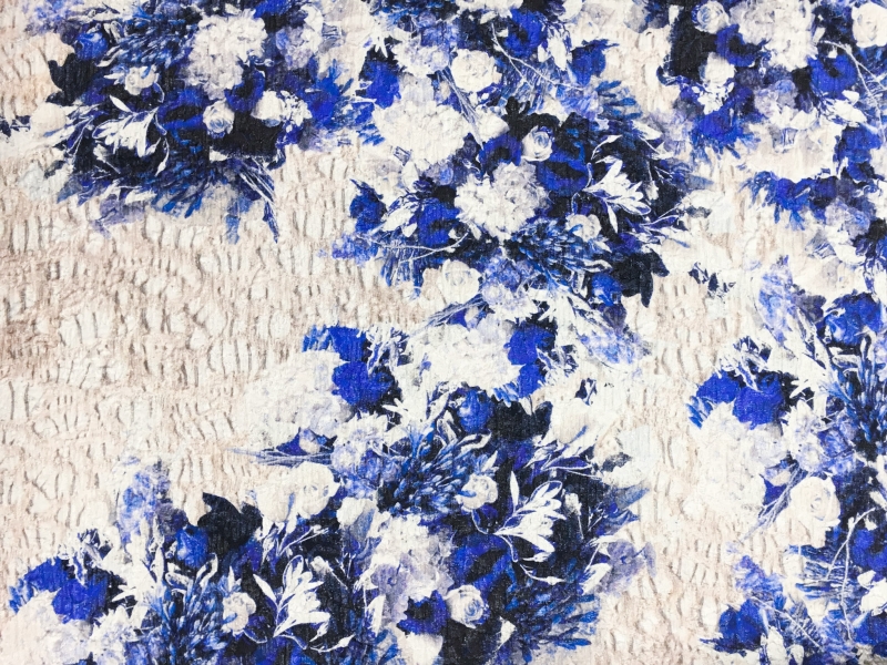 Metallic Silk Blend Matelassé with Floral Bouquets0