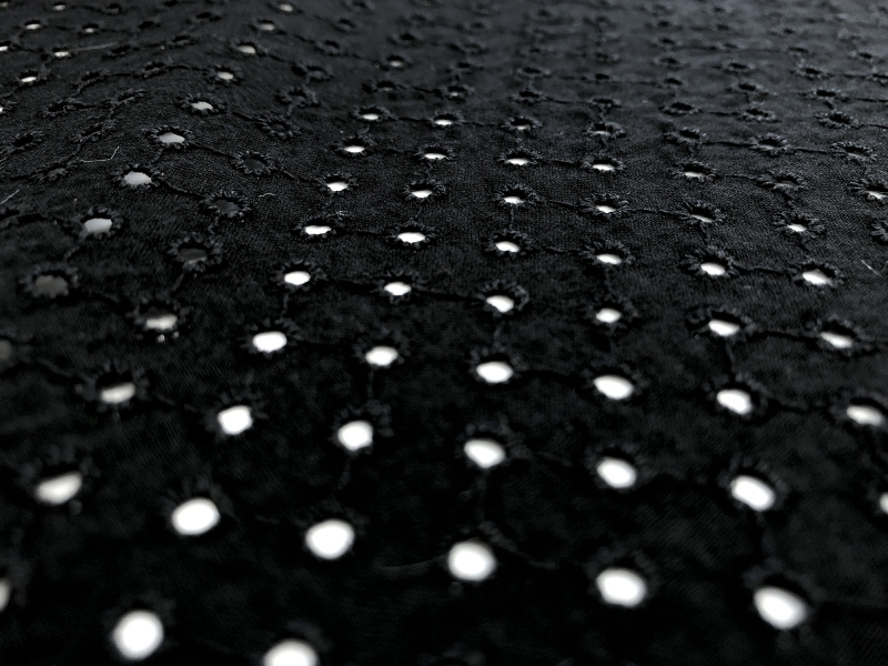 Cotton Eyelet with Scalloped Edge in Black1