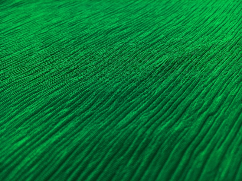 Crinkle Viscose in Kelly Green1