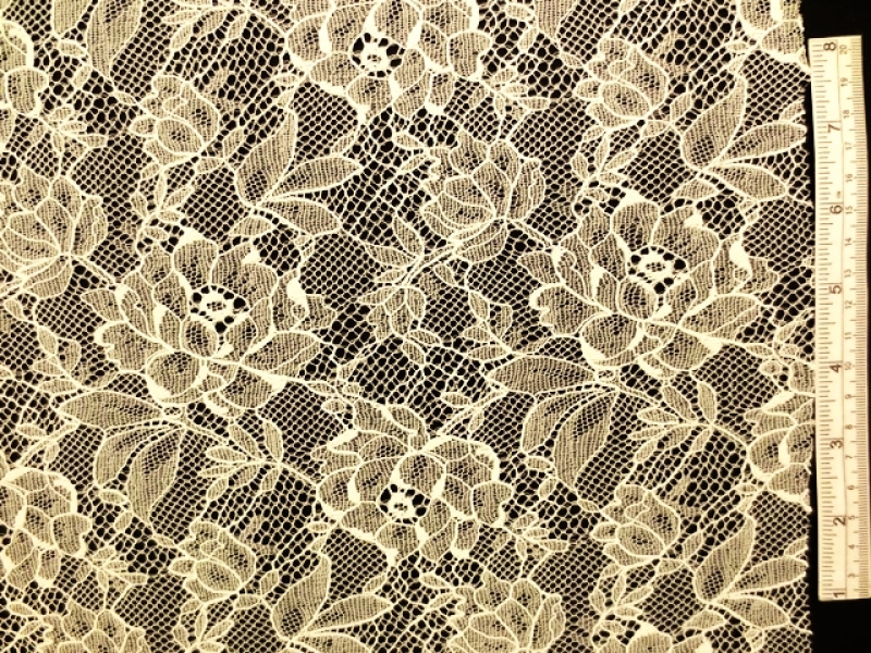 Stretch Chantilly Lace0